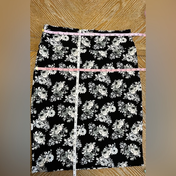 LuLaRoe Cassie|Pencil Skirt|Size XL - Picture 4 of 4